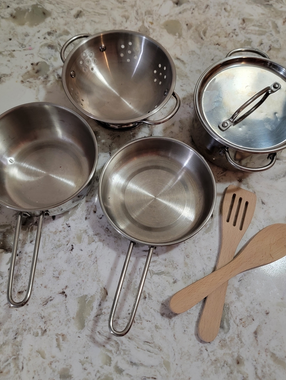 Melissa & Doug - Stainless Steel Stackable Saucepan Set with Lid - Wooden Spoons